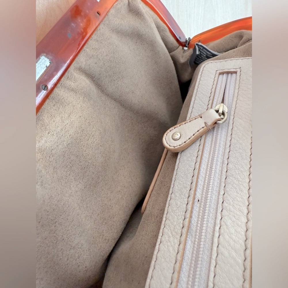 Liz Claiborne Cream Shoulder Bag with Tortoiseshell Accent - Picture 8 of 10